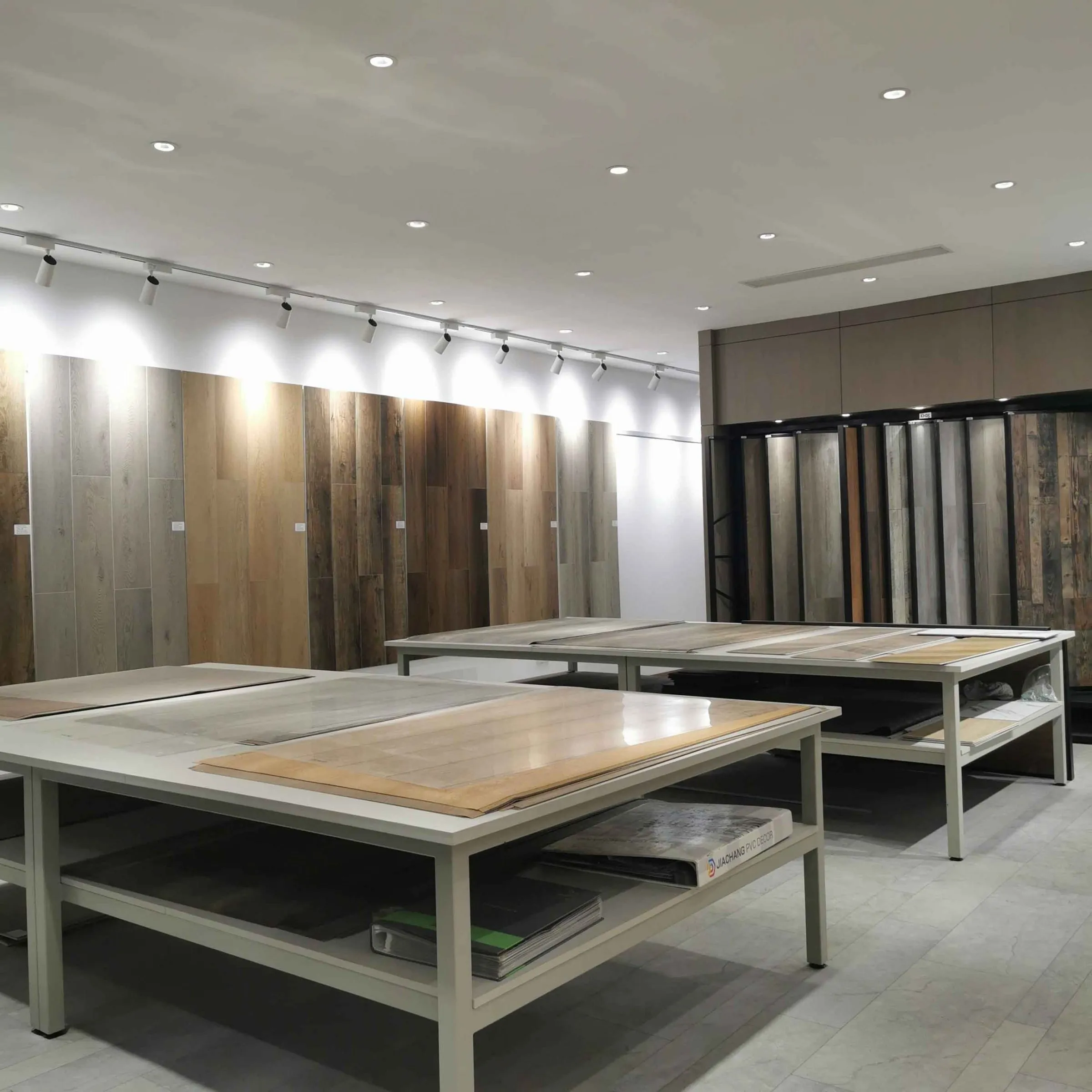 Showroom Iberana, exhibición de pisos 2