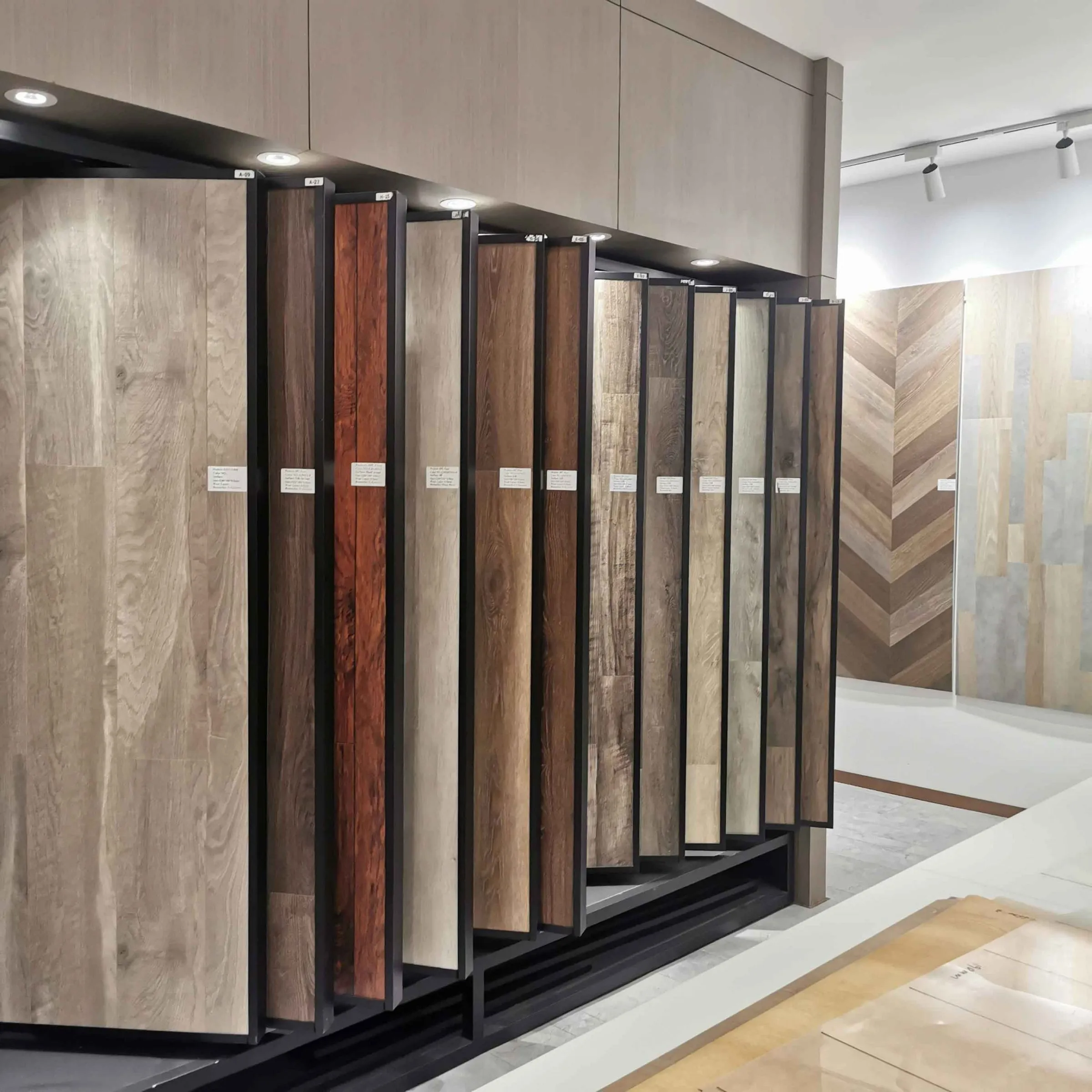 Showroom Iberana, exhibición de pisos 3